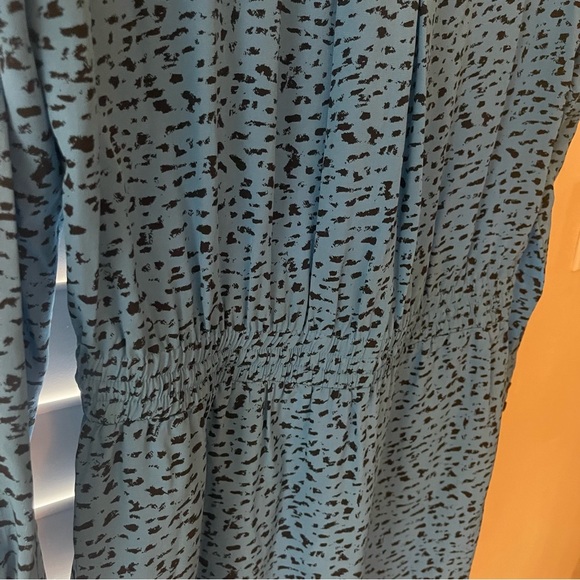 Robert Rodriguez Blue Mini Dress with Long Sleeve Cuffed Sleeves and V-Neck - Picture 11 of 11